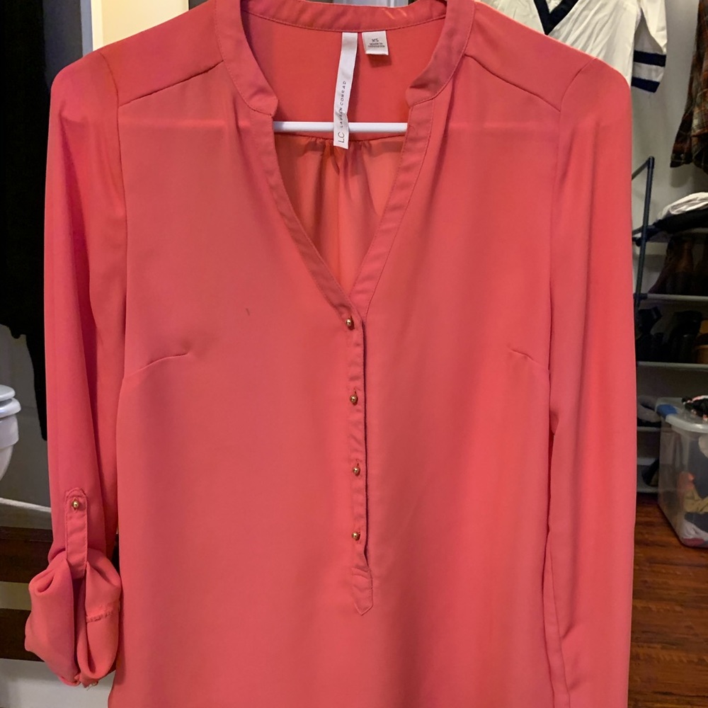Sheer blouse with adjustable sleeves